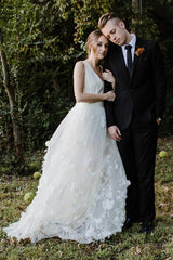 A-Line V-Neck Sleeveless Wedding Dress with Appliques