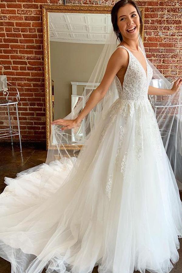 Gorgeous A-Line V-Neck Tulle Wedding Dresses with Lace Appliques