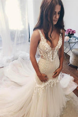 Gorgeous Tulle Mermaid V-Neck Lace Backless Wedding Dress