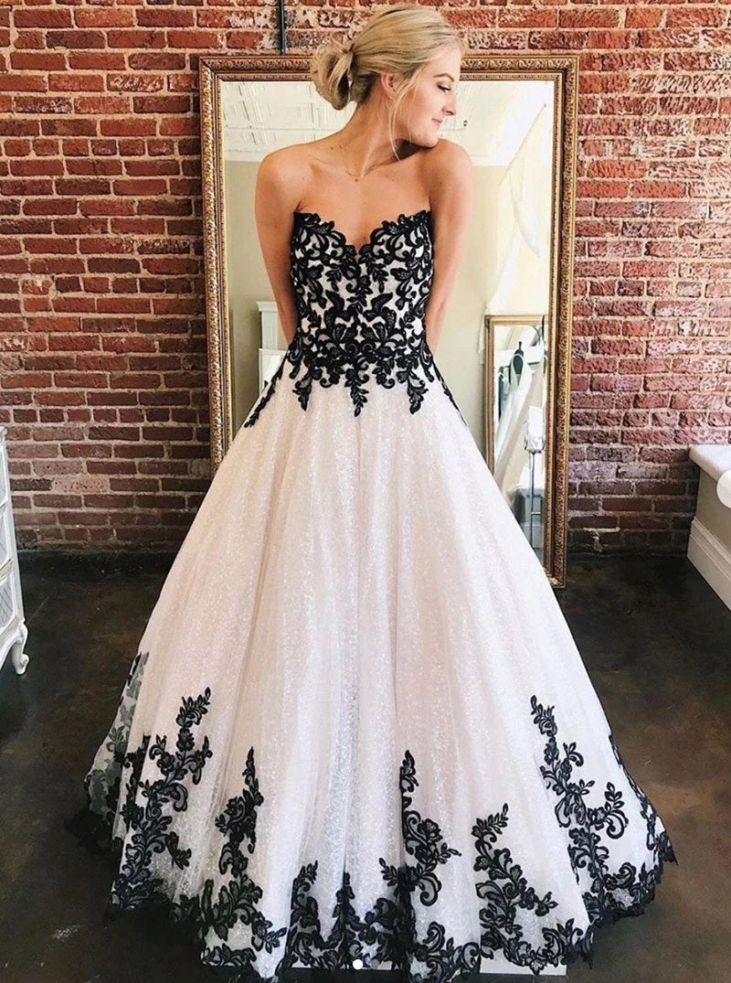 Sweetheart Black Lace Appliques Tulle Long Prom Wedding Dresses