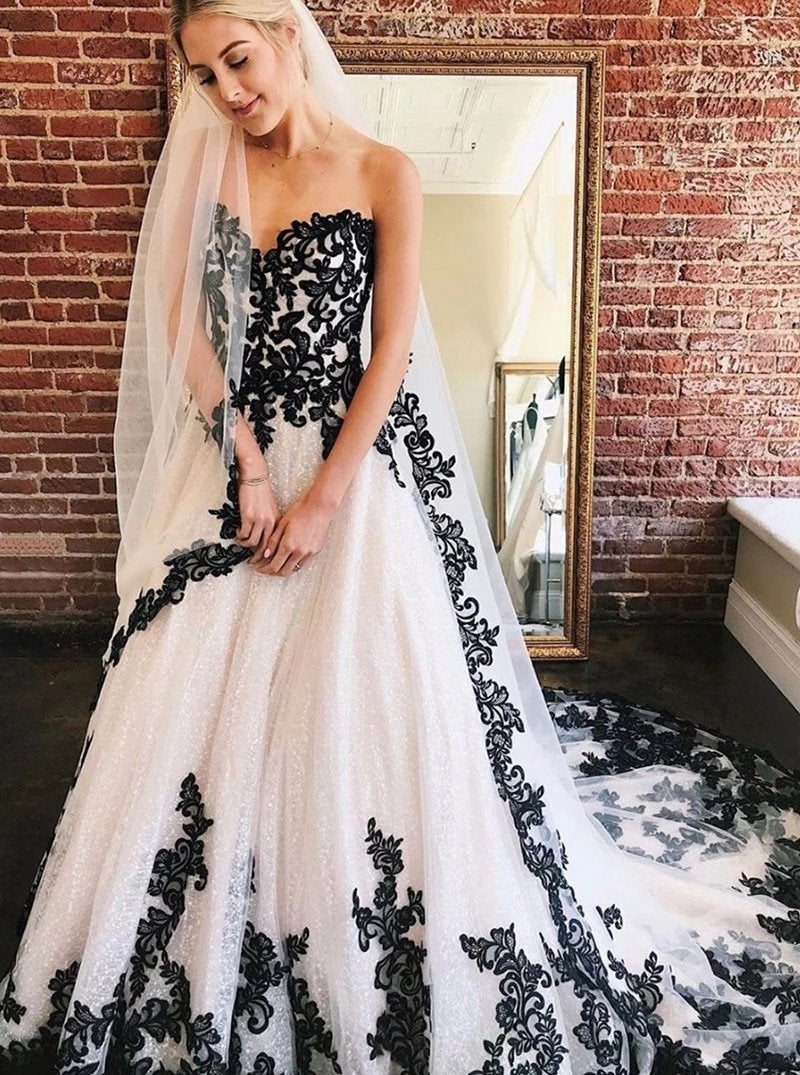 Sweetheart Black Lace Appliques Tulle Long Prom Wedding Dresses