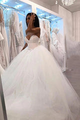 Long Sweetheart Tulle Sleeveless Wedding Dress with Applique