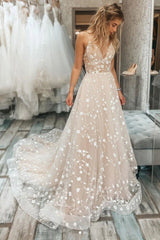 A-Line V-Neck Sleeveless Tulle Applique Lace Wedding Dress with Train