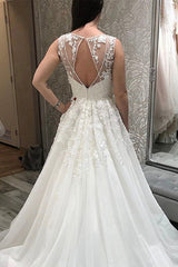 Elegant A-Line Sleeveless Beach Wedding Dress with Lace Applique