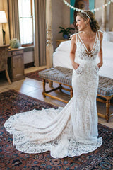 Charming Mermaid V-Neck Backless Lace Beach Wedding Dress with Pockets