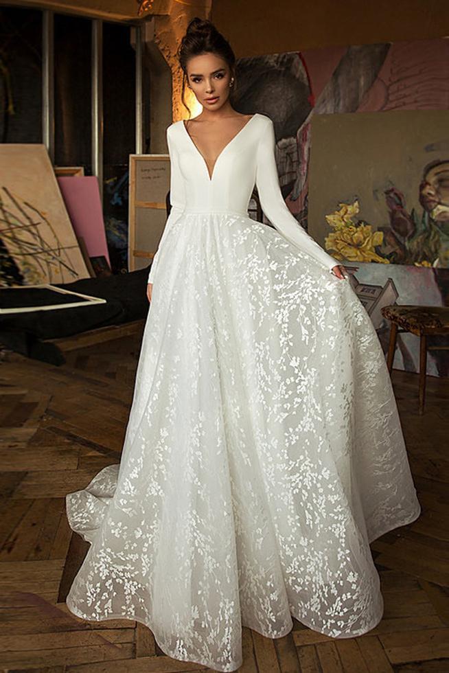 Elegant Long Sleeves A-Line V-Neck Beach Lace Wedding Dress