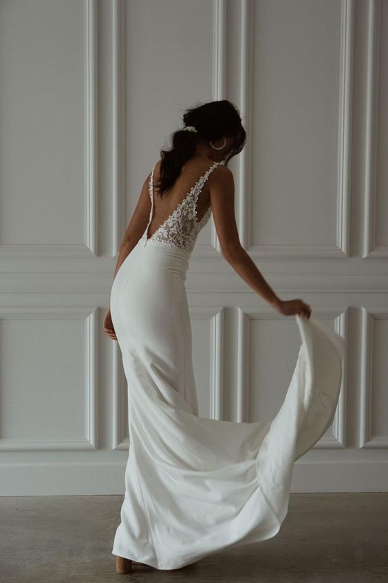 Lace Ivory Sheath V-Neck Sleeveless V-Back Wedding Dress